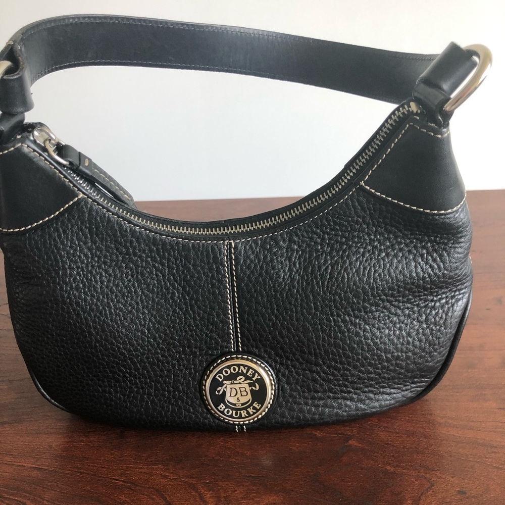 Dooney & Bourke leather classic bag *Authentic•